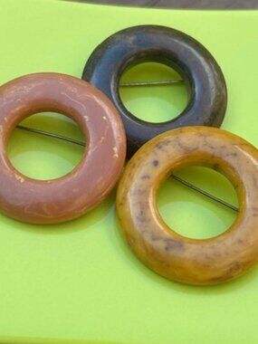 BAKELITE Circle BROOCHES - 3-LOT